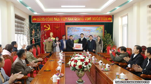 Bí thư Huyện ủy Bùi Huy Phương thăm chúc tết huyện Mường Tè, Sìn Hồ