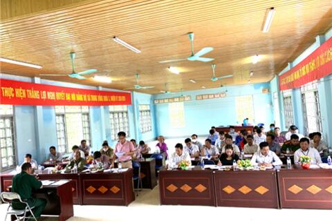 Đồng chí Trần Khúc Dương – Phó Chủ tịch HĐND huyện dự sinh hoạt tại chi bộ 2 bút trên xã Trung đồng