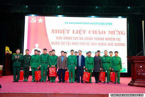 UBND huyện gặp mặt 99 quân nhân hoàn thành nghĩa vụ quân sự