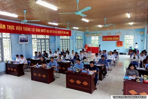 Chi bộ Phiêng Phát 1 xã Trung Đồng bầu 05 đồng chí vào Chi ủy