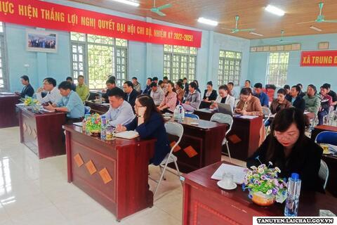 Tiếp xúc cử tri sau Kỳ họp thứ tư, Quốc hội Khóa XV tại xã Trung Đồng