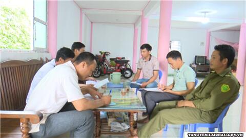 Chi bộ bản học tập và làm theo Bác
