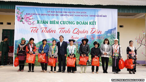 Ấm tình chương trình “Xuân biên cương đoàn kết - Tết thắm tình quân dân”