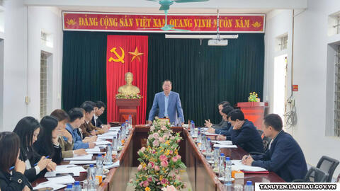 Ban Thường vụ Huyện ủy làm việc với chi bộ Giáo dục và đào tạo