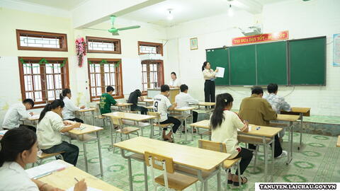 Hơn 400 thí sinh của huyện Tân Uyên bước vào ngày thi đầu tiên Kỳ thi THPT năm 2025