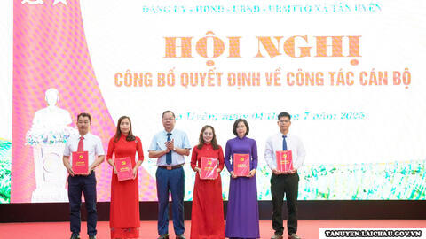 Hội nghị Công bố quyết định về công tác cán bộ