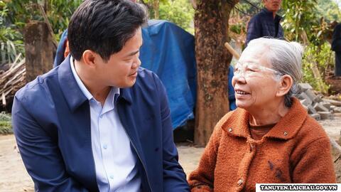 Phó Bí thư Thường trực Tỉnh ủy Vũ Mạnh Hà kiểm tra tiến độ xóa nhà tạm, nhà dột nát trên địa bàn huyện Tân Uyên