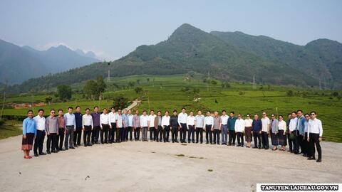 Đoàn đại biểu tỉnh Phong Sa Lỳ và U Đôm Xay nước Cộng hòa Dân chủ Nhân dân Lào đến thăm huyện Tân Uyên