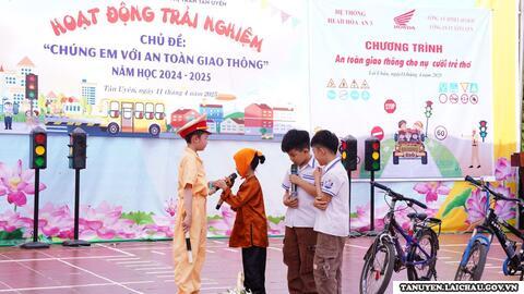 Hoạt động trải nghiệm “Chúng em với An toàn Giao thông”