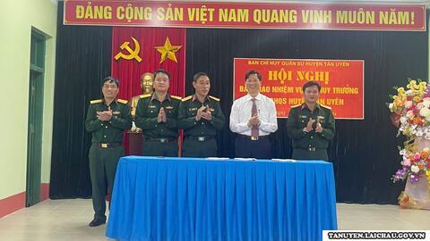 Hội nghị bàn giao nhiệm vụ Chỉ huy trưởng Ban chỉ huy quân sự huyện Tân Uyên