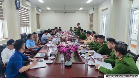 Huyện Tân Uyên làm việc với Công an các xã, thị trấn sau khi không tổ chức Công an cấp huyện