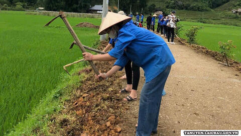 Tuổi trẻ xã Pắc Ta xung kích xây dựng nông thôn mới
