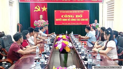 Công bố Quyết định bổ nhiệm lại viên chức giữ chức vụ quản lý