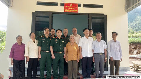 Trao tặng nhà "Nghĩa tình cựu chiến binh" cho hội viên Cựu chiến binh tại xã Pắc Ta, huyện Tân Uyên