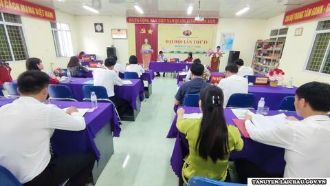 Đại hội chi bộ Trung tâm GDNN - GDTX Tân Uyên lần thứ IV nhiệm kỳ 2025-2030 thành công tốt đẹp