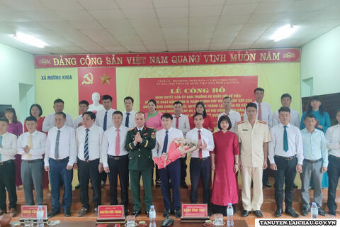 Lễ Công bố Nghị quyết của Ủy ban Thường vụ Quốc hội về sắp xếp đơn vị hành chính, các quyết định, nghị quyết của tỉnh về thành lập đảng bộ cấp xã và nhân sự lãnh đạo các xã