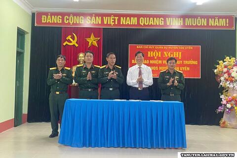 Hội nghị bàn giao nhiệm vụ Chỉ huy trưởng Ban chỉ huy quân sự huyện Tân Uyên