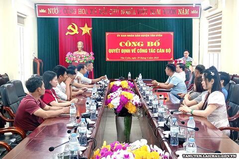 Công bố Quyết định bổ nhiệm lại viên chức giữ chức vụ quản lý