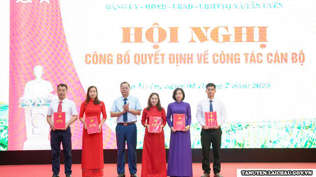 Hội nghị Công bố quyết định về công tác cán bộ