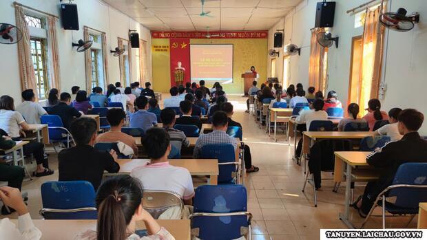 Bế giảng lớp bồi dưỡng nhận thức về Đảng lớp thứ nhất năm 2025