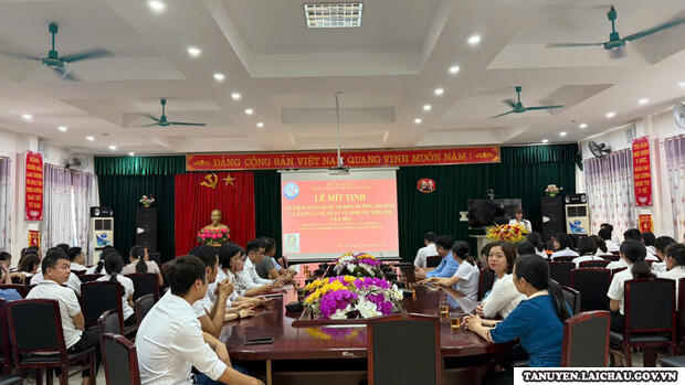 Mít tinh kỷ niệm ngày Quốc tế điều dưỡng